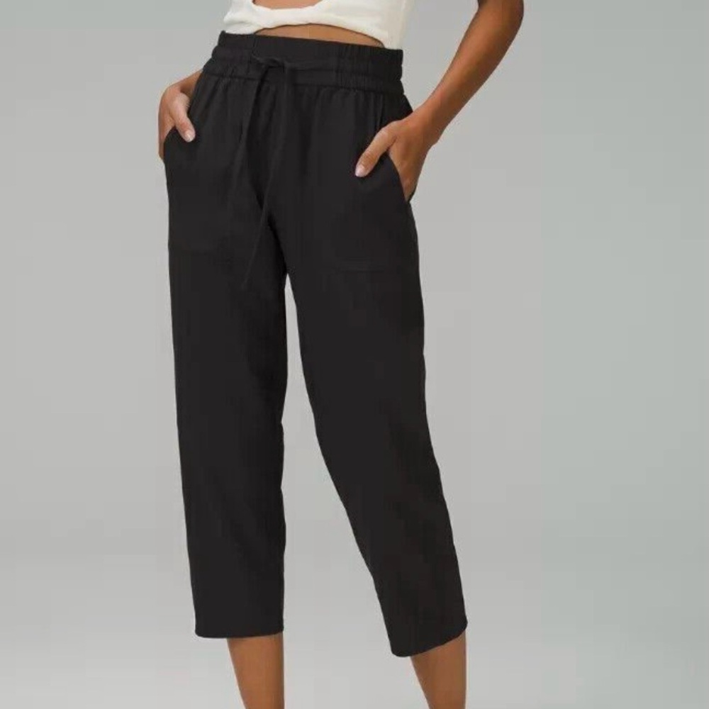 NWOT Lululemon Tapered-Leg Mid-Rise Pant 7/8 Length Luxtreme Black Size S